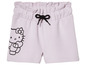 Lila šortky s potiskem Hello Kitty a černou mašlí.