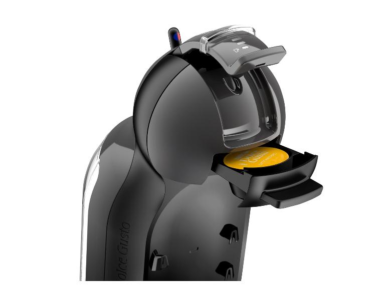 Kávovar Nespresso Dolce Gusto s kapslí.