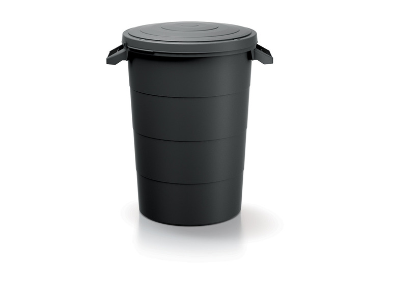 Černý odpadkový koš s víkem.