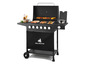 Plynový gril Grillmeister s grilovacím příslušenstvím.