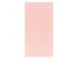 Světle růžový ručník.