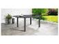 Rozkládací zahradní stůl se skleněnou deskou, moderní styl.