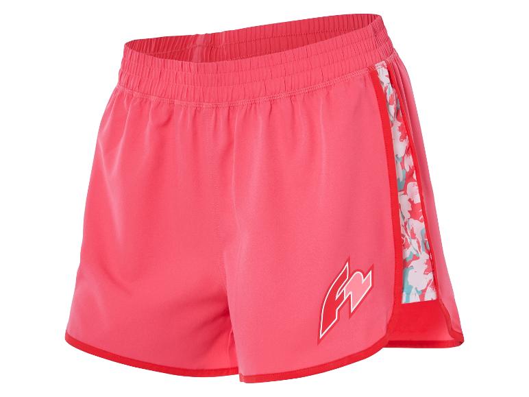 Růžové sportovní šortky s květinovým vzorem po stranách.