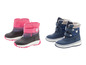 Dva páry zimních bot pro dívky v růžové a modré barvě.