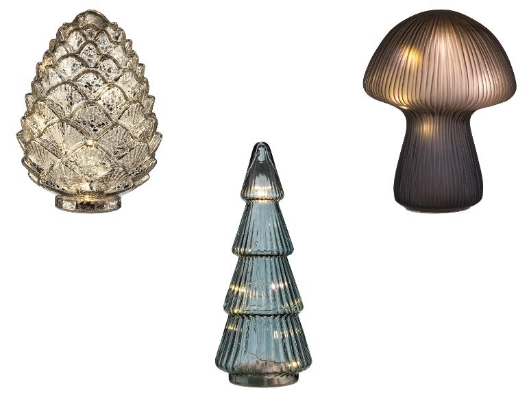 Tři dekorativní skleněné lampy: šiška, vánoční stromek a houba.