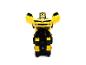 Žlutá a černá transformující hračka Bumblebee na bílém pozadí.