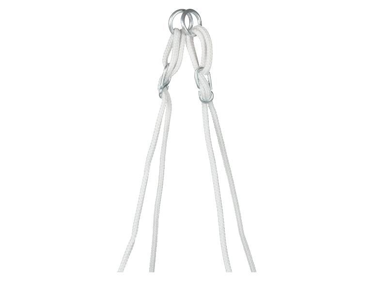 Bílá lana s kovovými kroužky k zavěšení