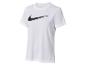 Bílé tričko Nike s logem Swoosh.