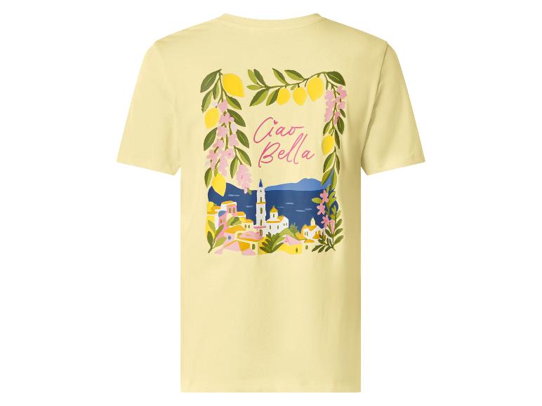 Žluté tričko s potiskem pobřežní vesnice orámované citrony a květinami, s textem „Ciao Bella“.