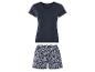 Pyžamo s hladkým topem a kraťasy s květinovým vzorem.
