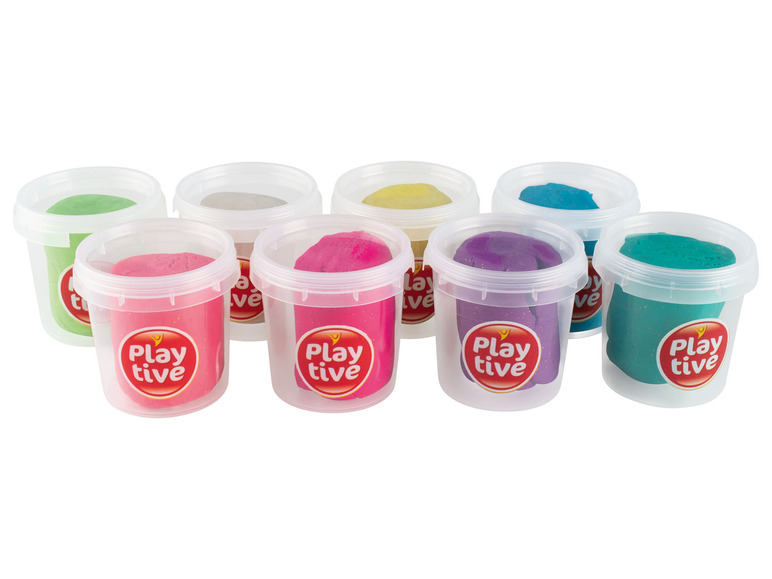 Sada Play-Doh plastelíny v různých barvách.