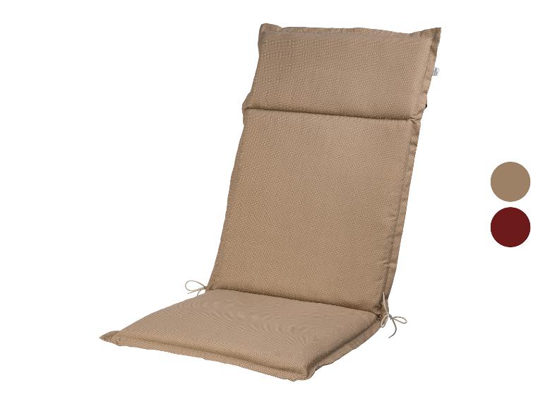 Béžový zahradní polštář s opěradlem a sedadlem.