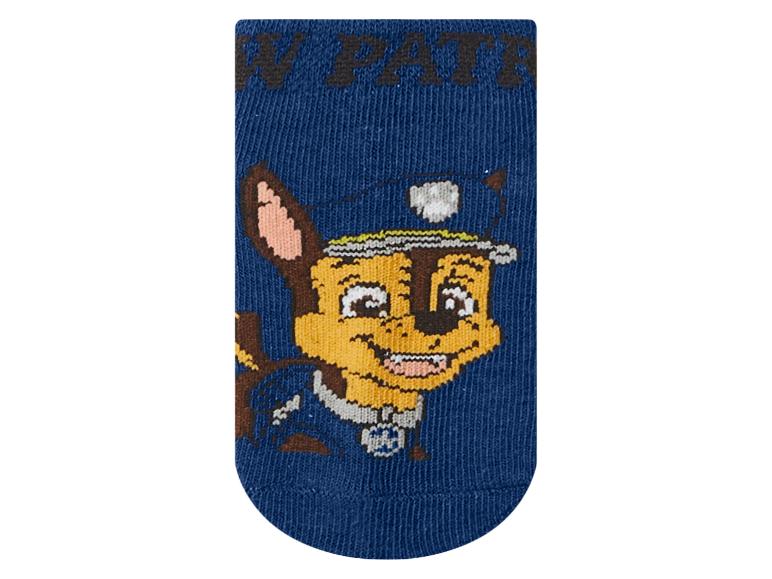 Modrá ponožka s motivem kresleného policejního psa.