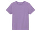 Jednobarevné fialové tričko.