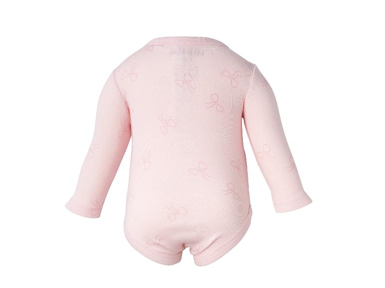 Růžové kojenecké body s dlouhým rukávem a motivem mašliček, zadní pohled.