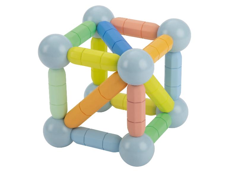 3D model barevné molekulární struktury s koulemi a tyčemi.