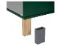 Tmavě zelená skříňka s dřevěnými nohami a šedými plastovými nohami.
