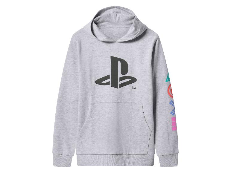 Šedá mikina s kapucí s logem PlayStation a barevnými symboly na rukávu.