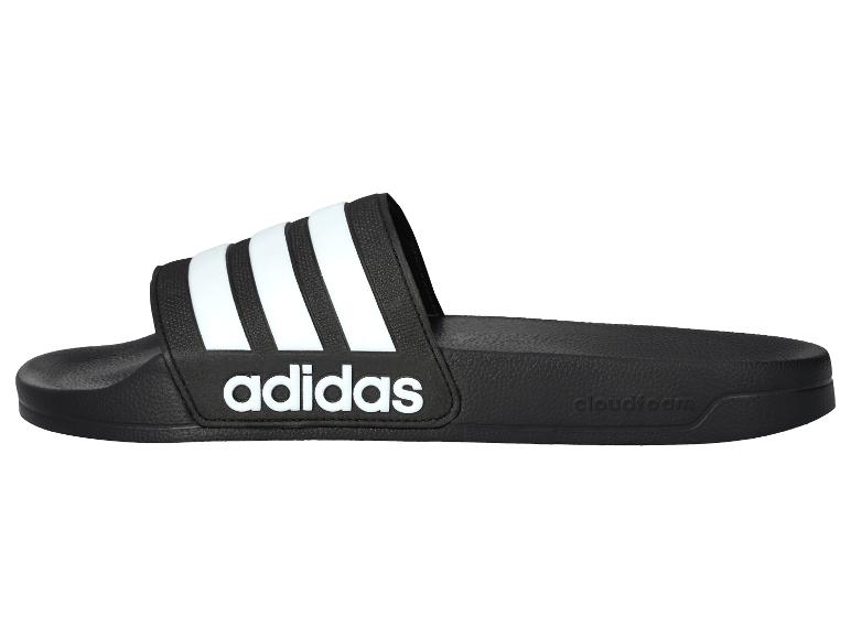 Černé žabky Adidas se třemi bílými proužky.