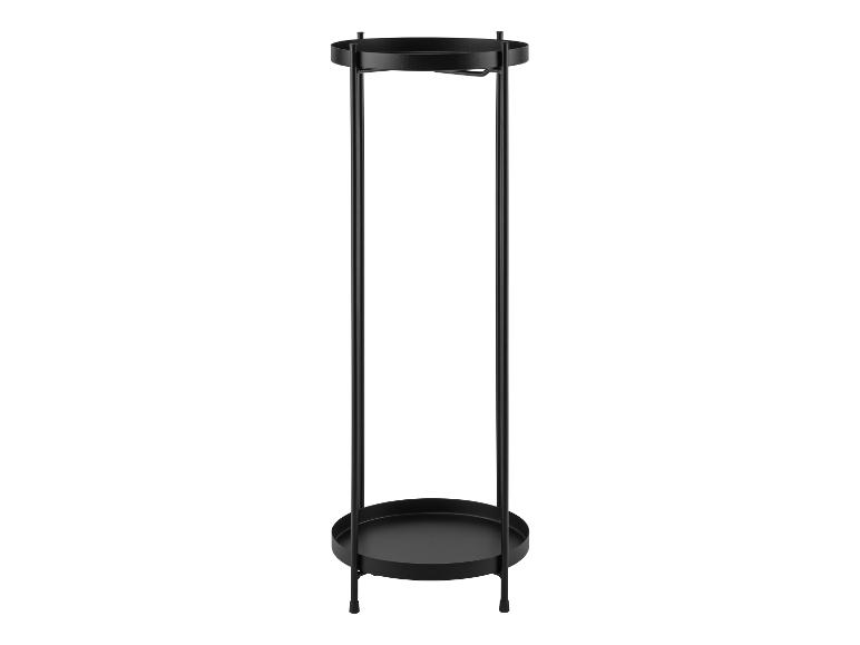 Černý stojan na rostliny se dvěma kulatými podnosy