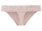 Růžové dámské kalhotky s krajkou.