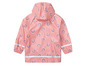 Růžová dětská pláštěnka s potiskem duhy.
