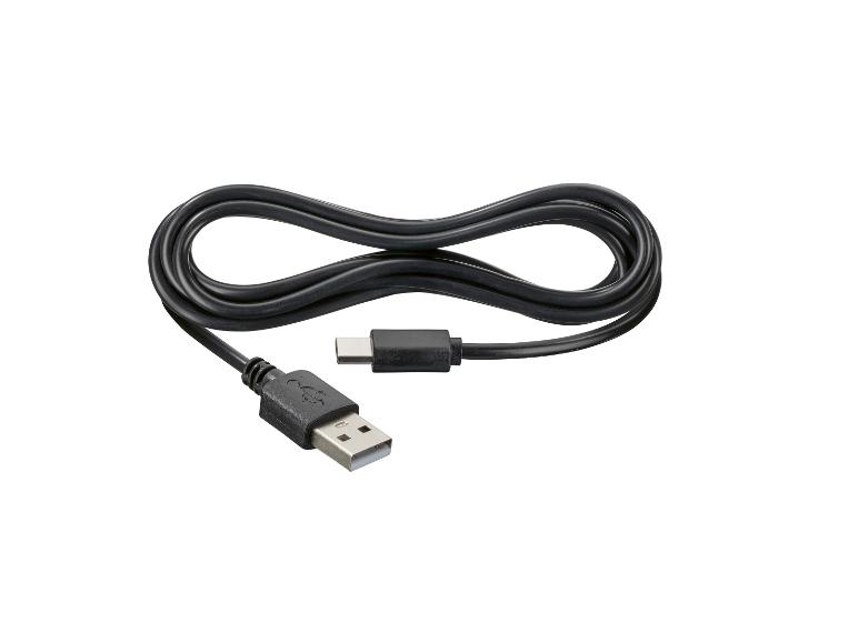 Černý kabel USB-A na USB-C, stočený do osmičky.