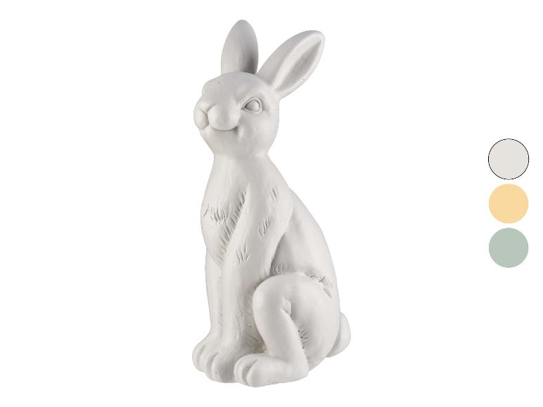 Keramická figurka bílého králíka, vhodná pro dekoraci.