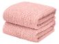 Dva složené, růžové, žebrované ručníky, položené na sobě