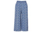 Široké kalhoty s květinovým vzorem v modré barvě.
