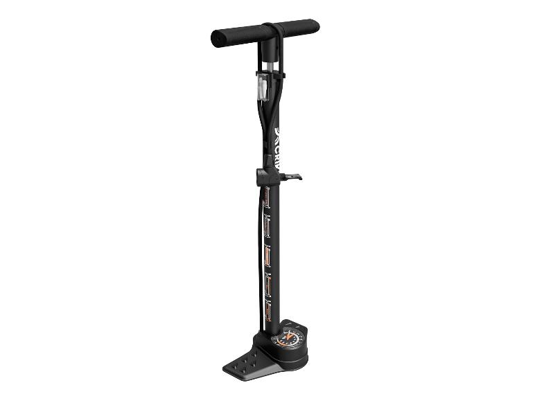 Černá cyklistická pumpa s manometrem a hadicí