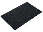 Černá rohož s žebrovaným povrchem.