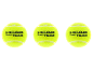Tři žluté padelové míčky s nápisem „HEAD PADEL TEAM“ na černém pozadí.