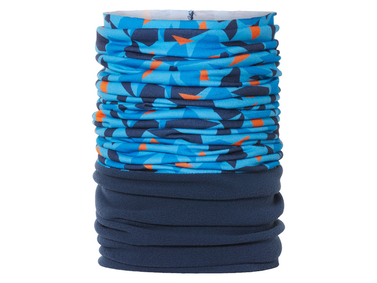 Modrý fleecový nákrčník s geometrickým vzorem.