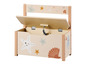 Dřevěná hračkářňa s otevřeným víkem, s motivem hvězdice a mušle.