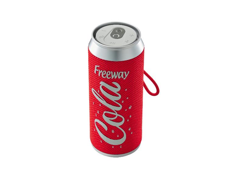 Červený přenosný reproduktor ve tvaru plechovky s nápisem 'Freeway Cola' a poutkem.