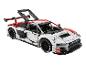 Bílé Audi Sport závodní auto postavené z kostek LEGO.