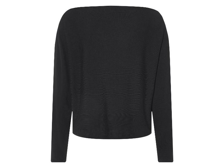 Černý svetr s dlouhými rukávy, minimalistický styl.