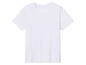 Bílé tričko s krátkým rukávem.