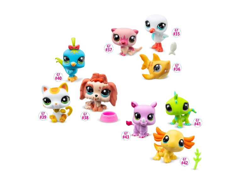 Kolekce barevných figurek Littlest Pet Shop, včetně ptáka, kočky, psa a dalších zvířat.