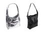 Dvě kožené kabelky: stříbrná a černá.