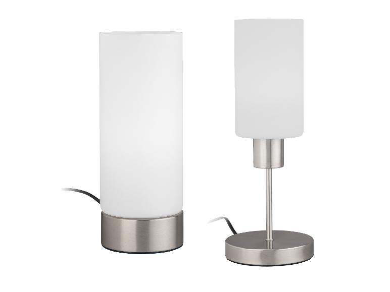 Dvě moderní stolní lampy s matným bílým stínidlem a kovovou základnou.