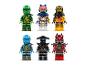 Šest minifigurek LEGO Ninjago, včetně Lloyda, Nyi, Jaye, Zanea, Colea a červené démonické figurky.
