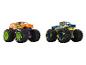 Dva monster trucky, jeden oranžový se značkou 'Jester' a jeden modrý s blesky.