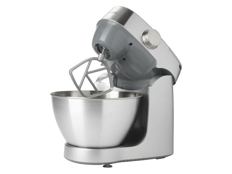 Stříbrný kuchyňský robot s nerezovou mísou a šlehačem