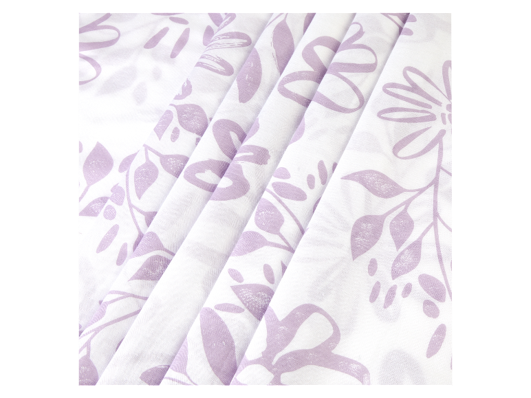 Bavlněná látka s levandulovým květinovým vzorem.