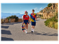 Sportovní oblečení Lidl a Trek: barevná trička, šortky a batoh.