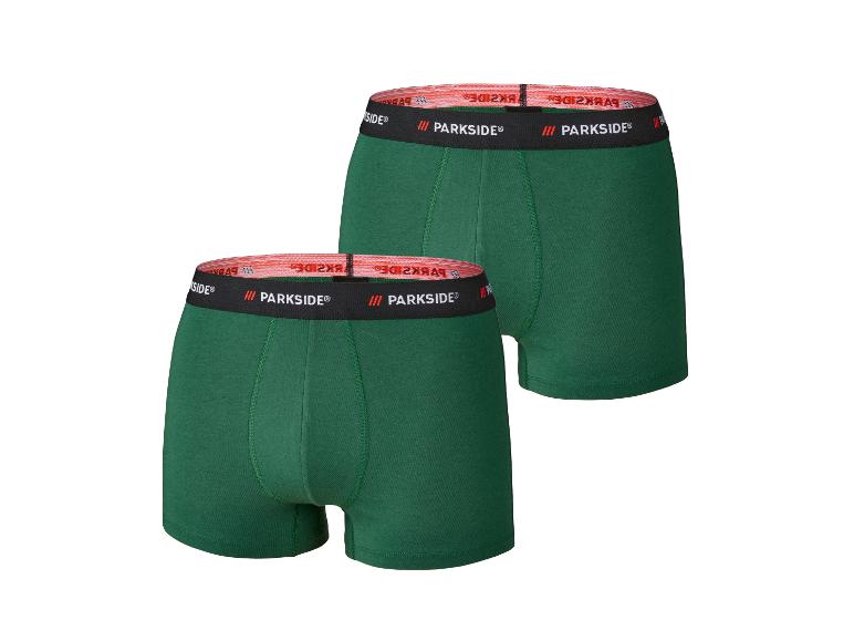 Dvoje zelené boxerky Parkside s černým a červeným pasem.