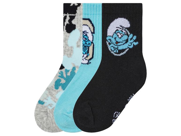 Tři páry ponožek s motivem Smurfů.