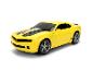 Žluté autíčko Chevrolet Camaro s černými pruhy a emblémem Autobota.